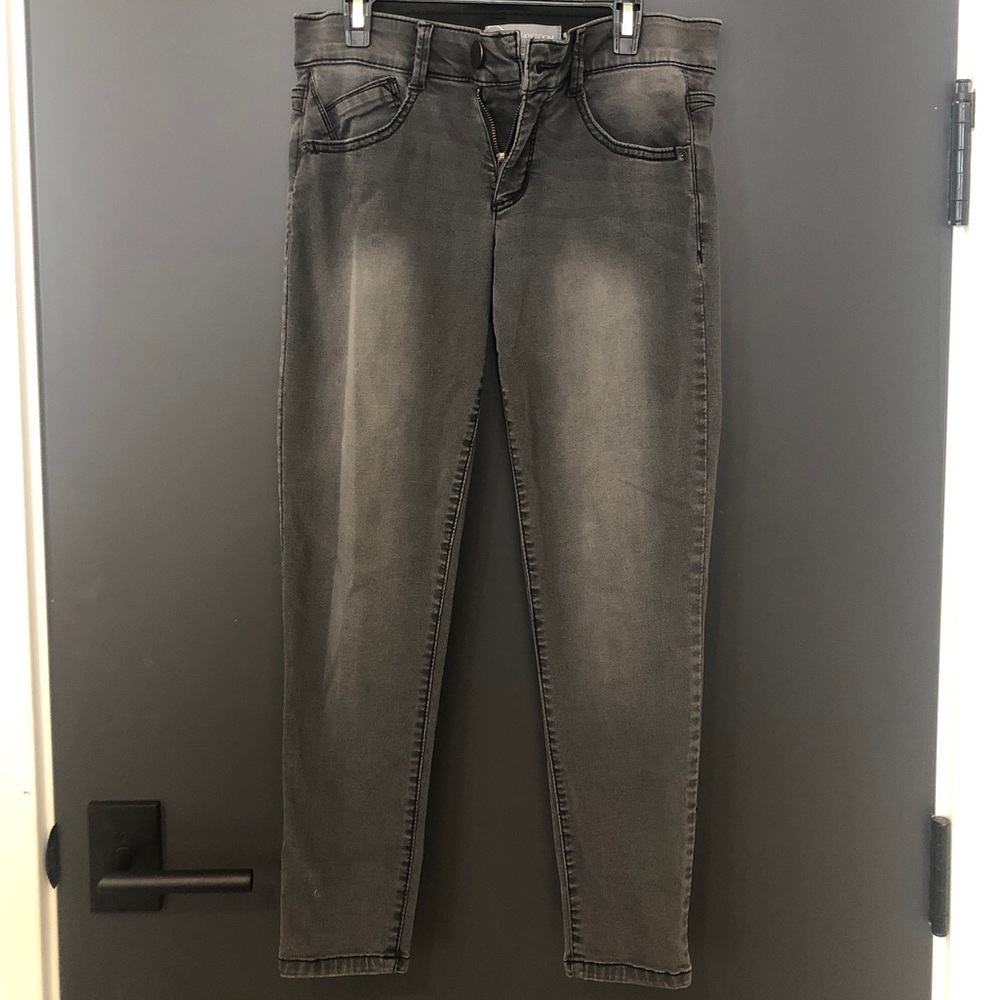 Wit and Wisdom jeans. Message me with any additional questions!